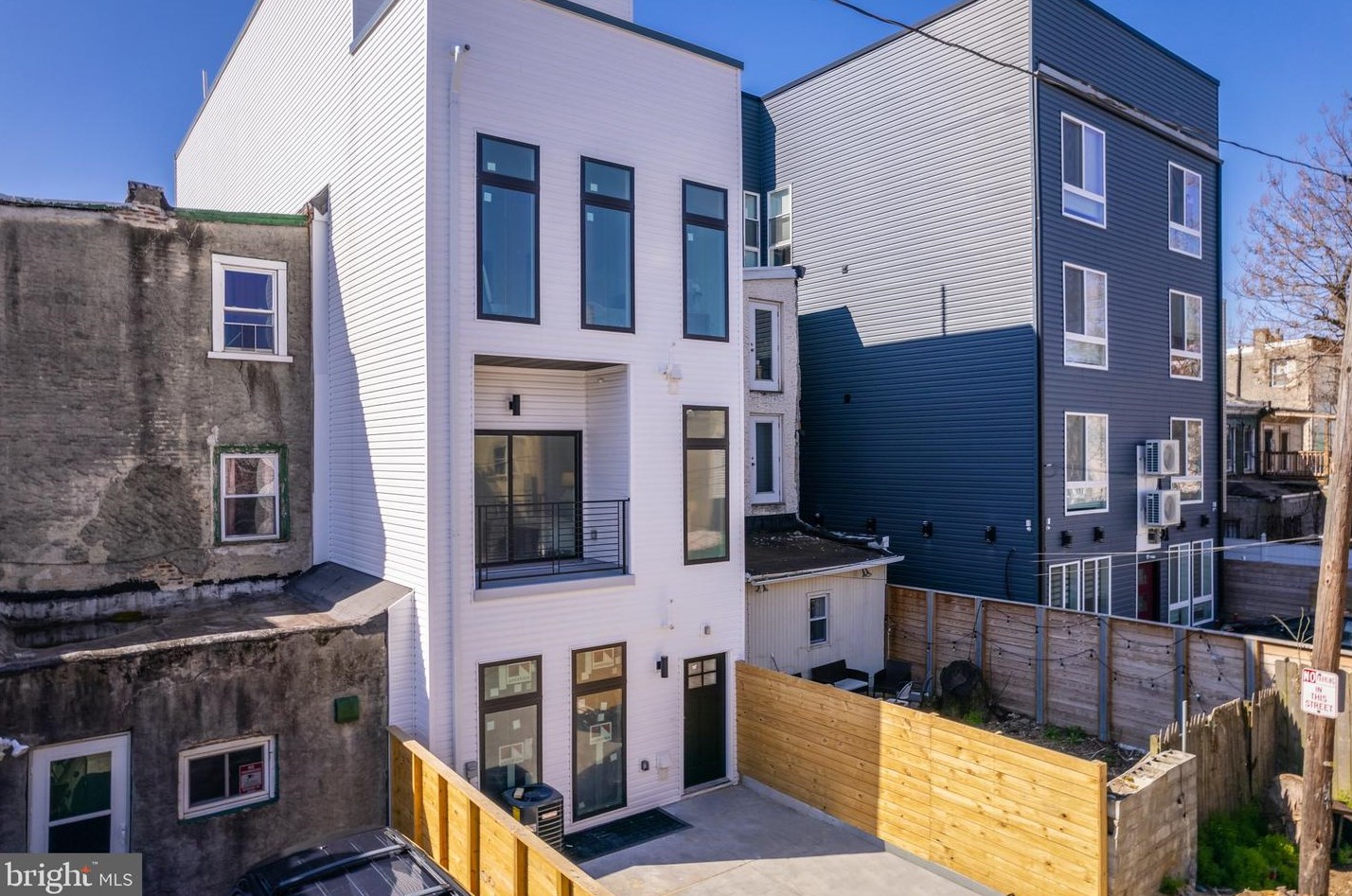 1613 Brown St, Philadelphia PA  19130-2806 exterior