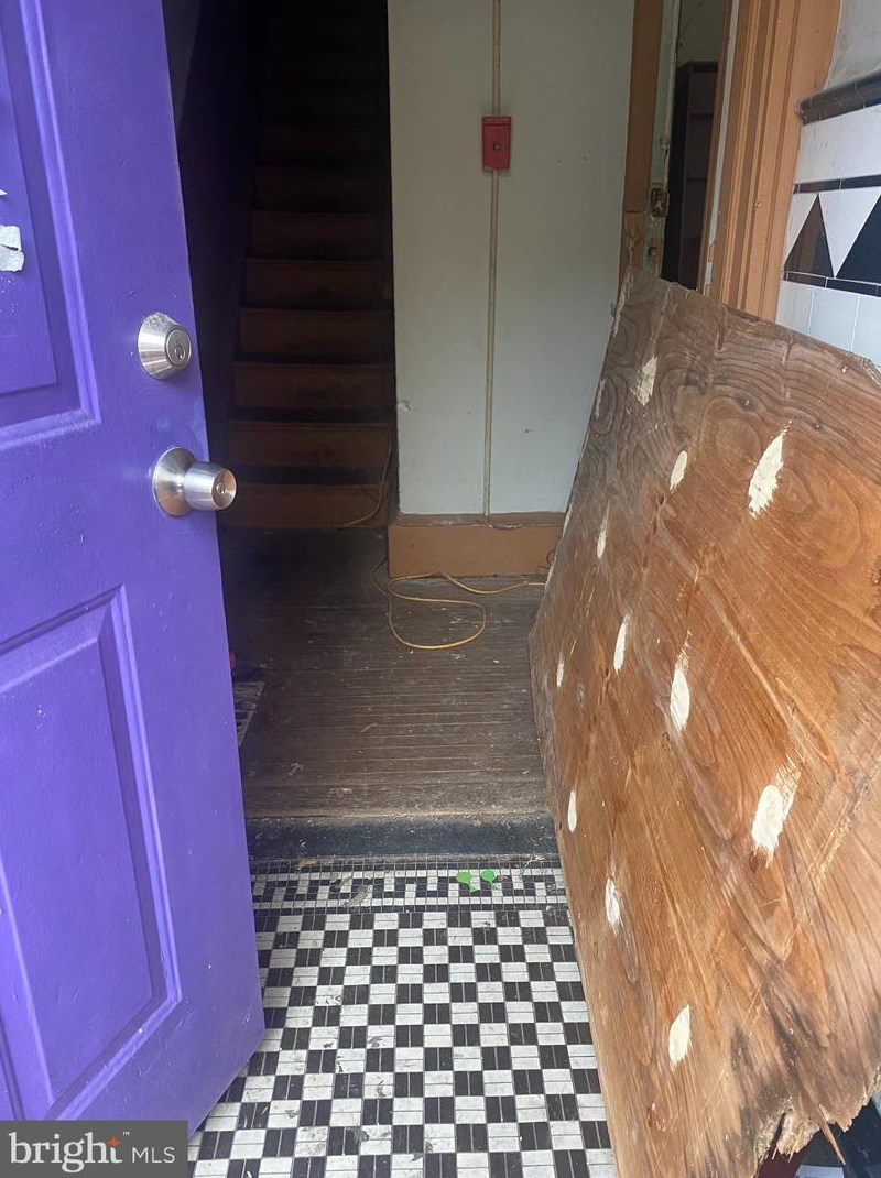 1721 Mifflin St, Philadelphia, PA 19145-2124