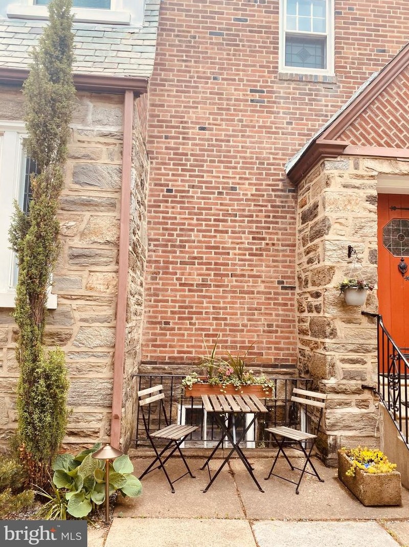 7153 Crittenden St, Philadelphia PA  19119-1217 exterior