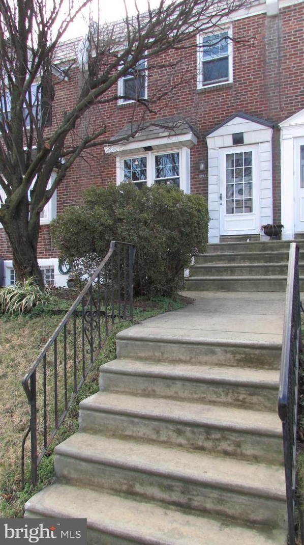 246 Colonial St, Philadelphia, PA 19126-3910