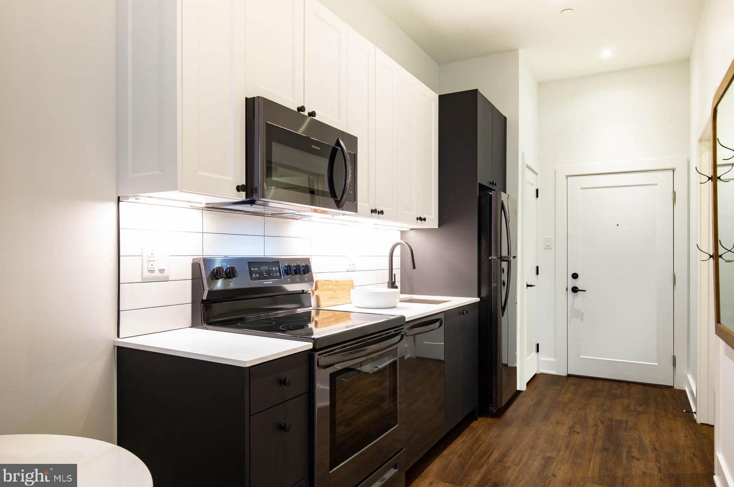 780 S 52nd St #404, Philadelphia, PA 19143