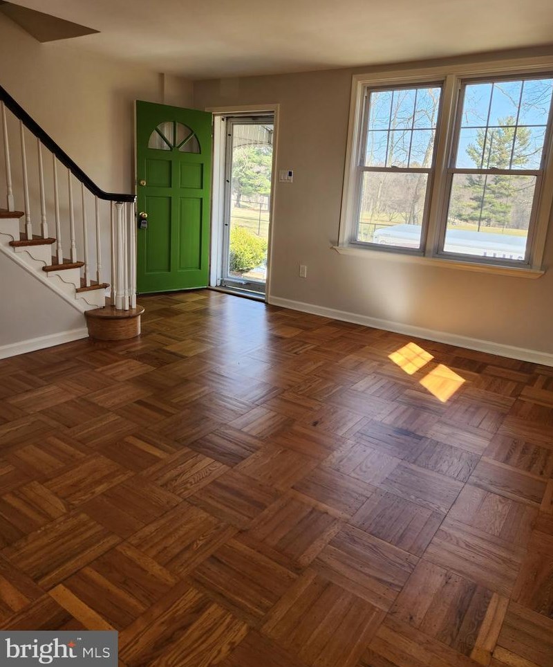 5852 Magdalena St, Philadelphia, PA 19128