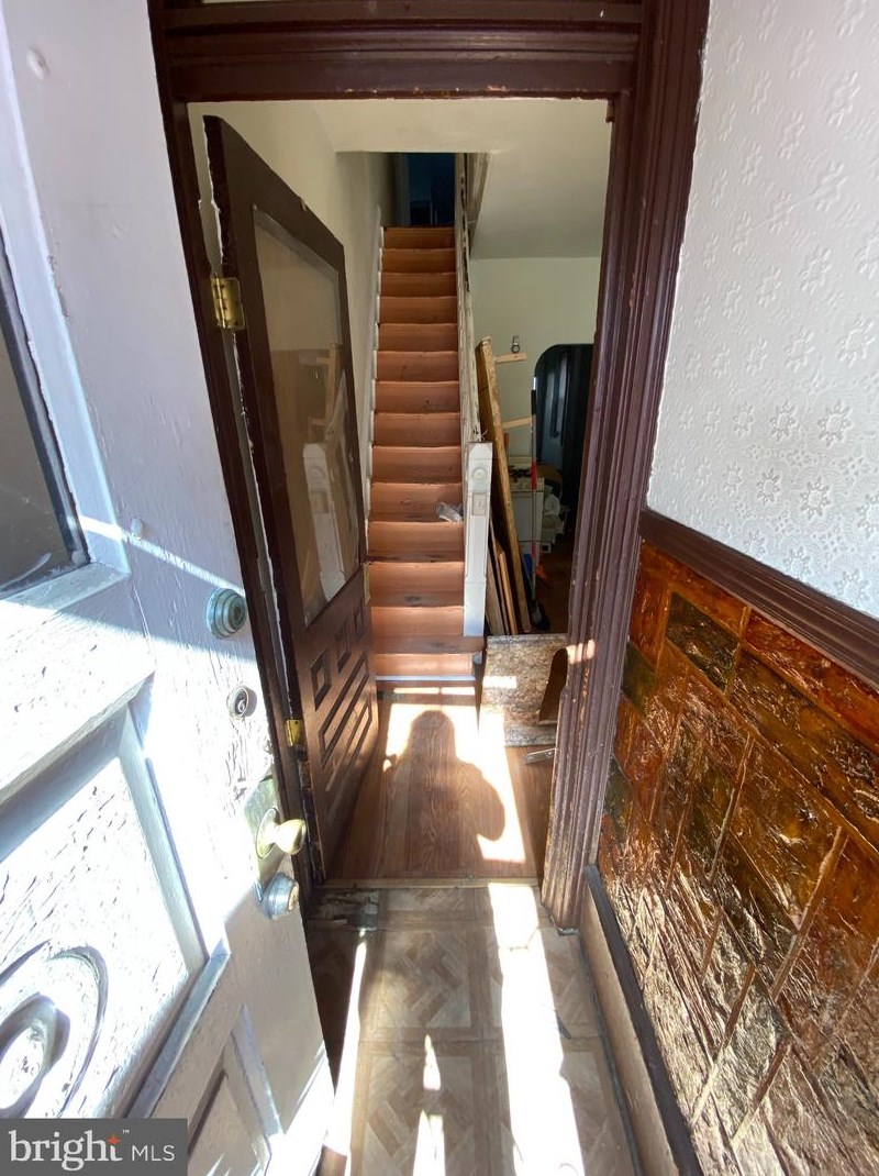 2439 Montrose St, Philadelphia, PA 19146-2426