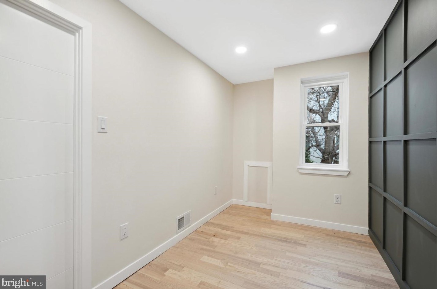 1255 Newkirk St, Philadelphia PA  19146-3625 exterior