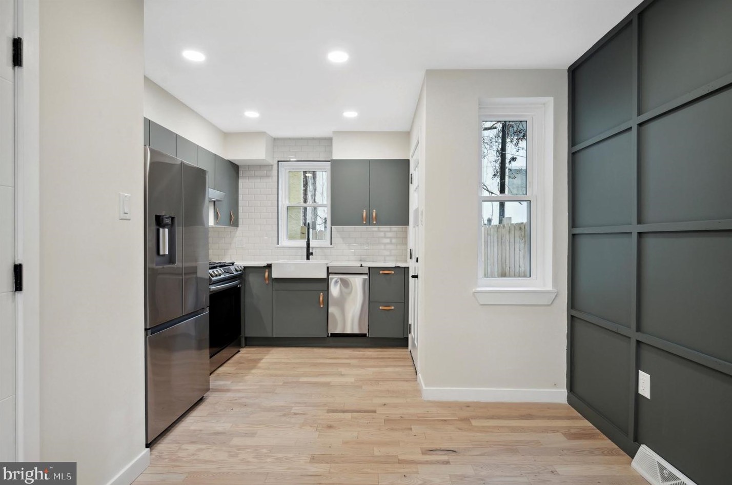 1255 Newkirk St, Philadelphia PA  19146-3625 exterior