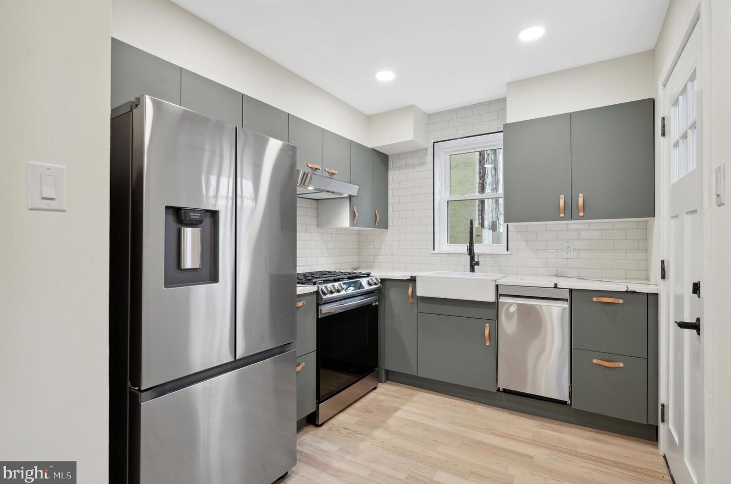 1255 Newkirk St, Philadelphia PA  19146-3625 exterior