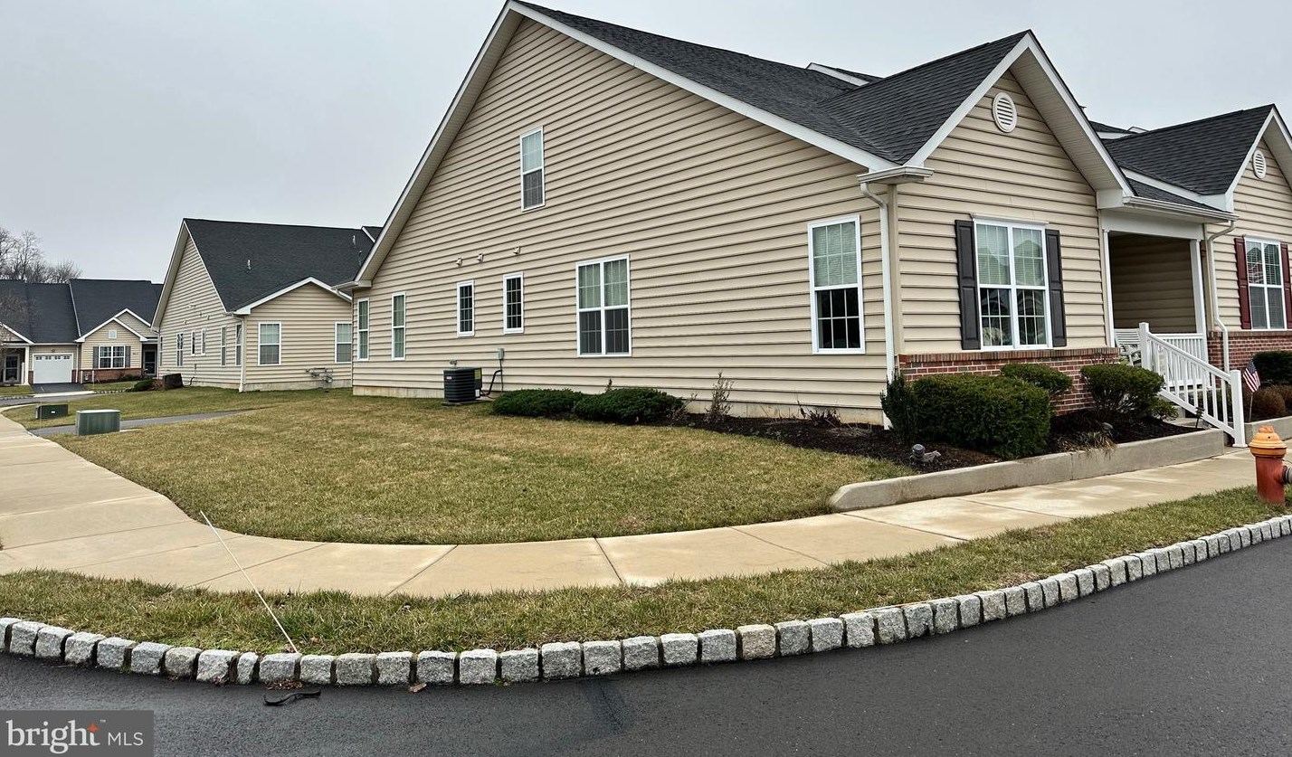 15153 Sunflower Dr, Philadelphia, PA 19116-1541