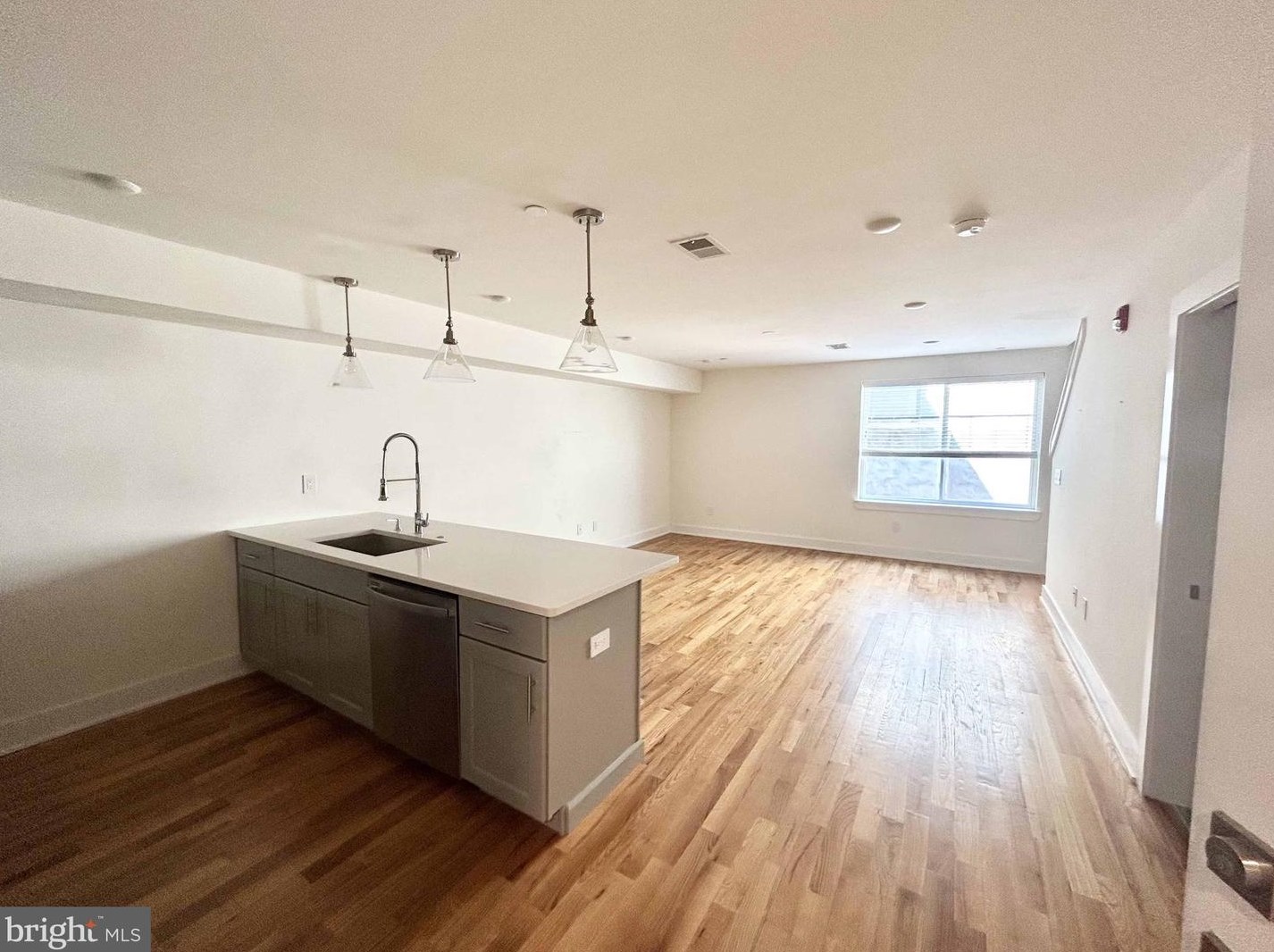 402 N Front St #04, Philadelphia, PA 19123