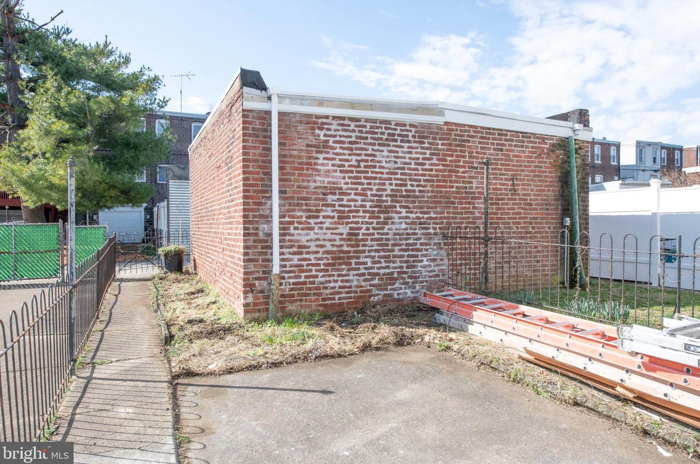 1138 Sanger St, Philadelphia PA  19124-1131 exterior