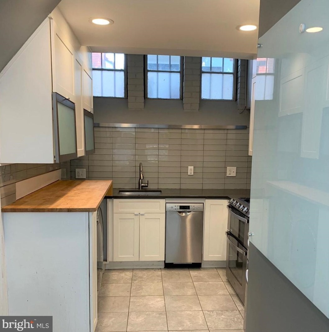 2018 Waverly St, Philadelphia, PA 19146