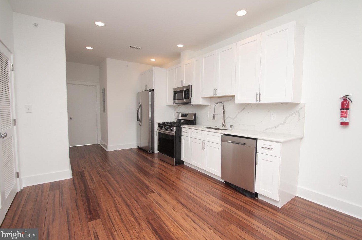 1146 S 15th St #3, Philadelphia, PA 19146