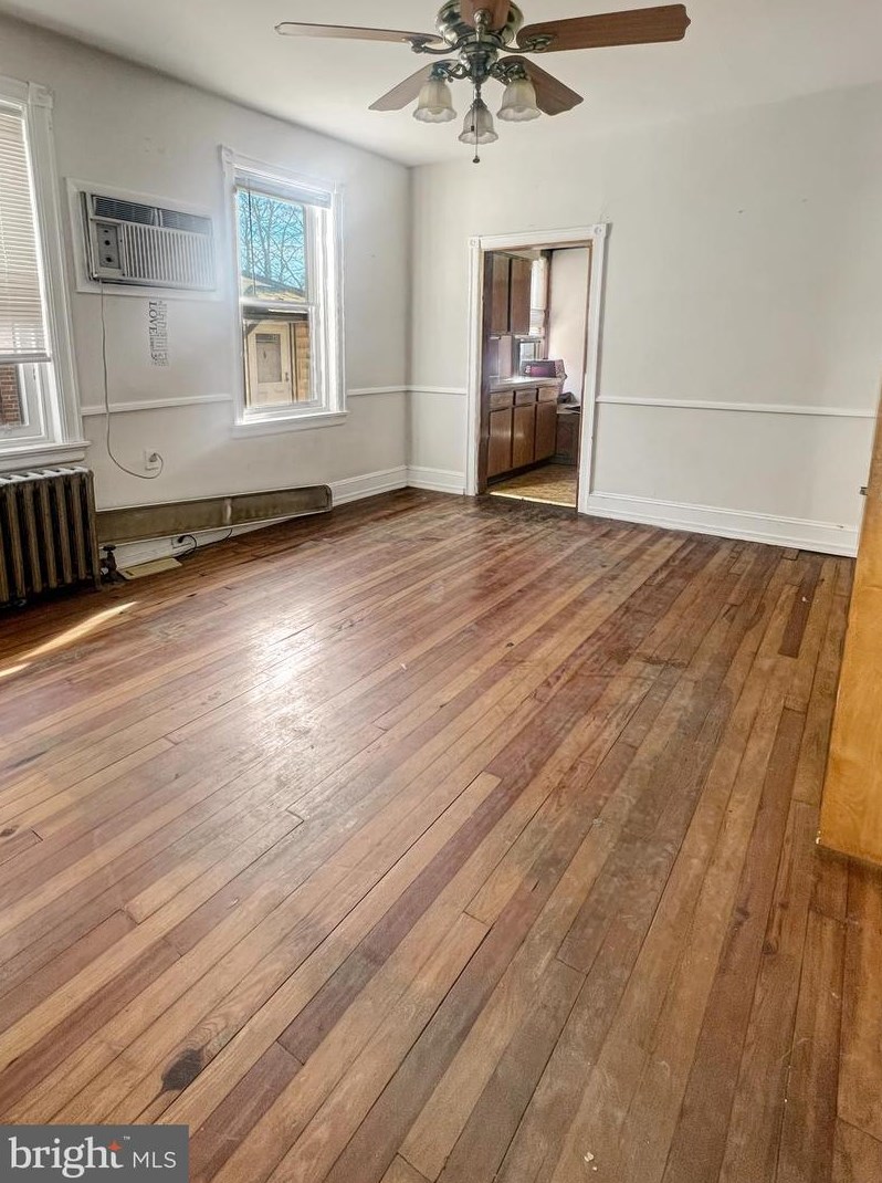 534 Arthur St, Philadelphia, PA 19111-2351