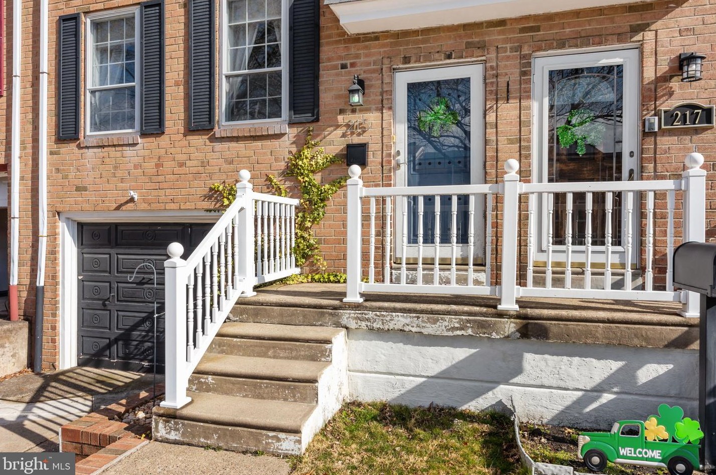 215 Wickley Rd, Philadelphia, PA 19154-4337