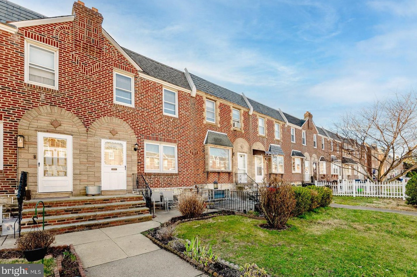 6651 Walker St, Philadelphia, PA 19135-2611