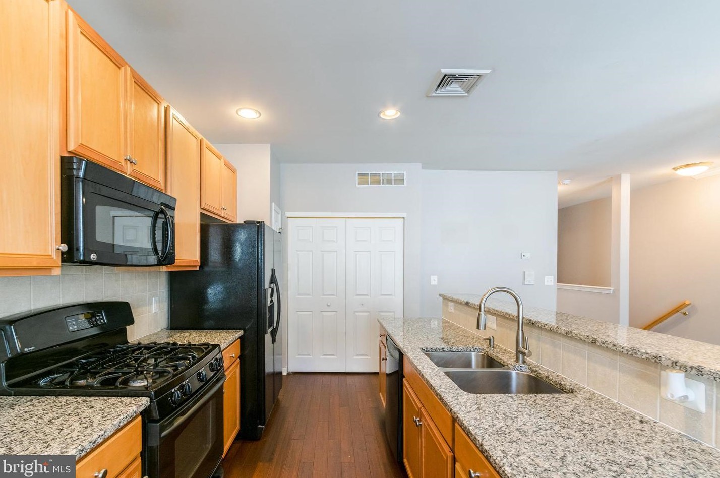 8 Brewerytown Ct, Philadelphia PA  19121-4431 exterior