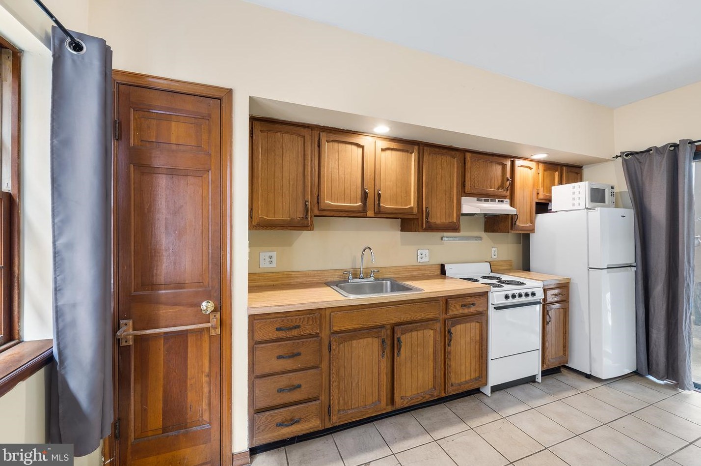 904 Delhi St, Philadelphia PA  19147-3810 exterior