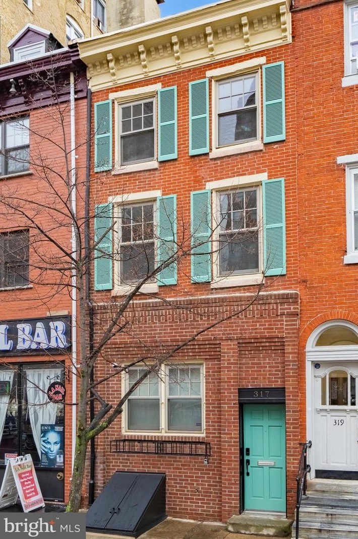 317 13th St, Philadelphia PA  19107-1124 exterior