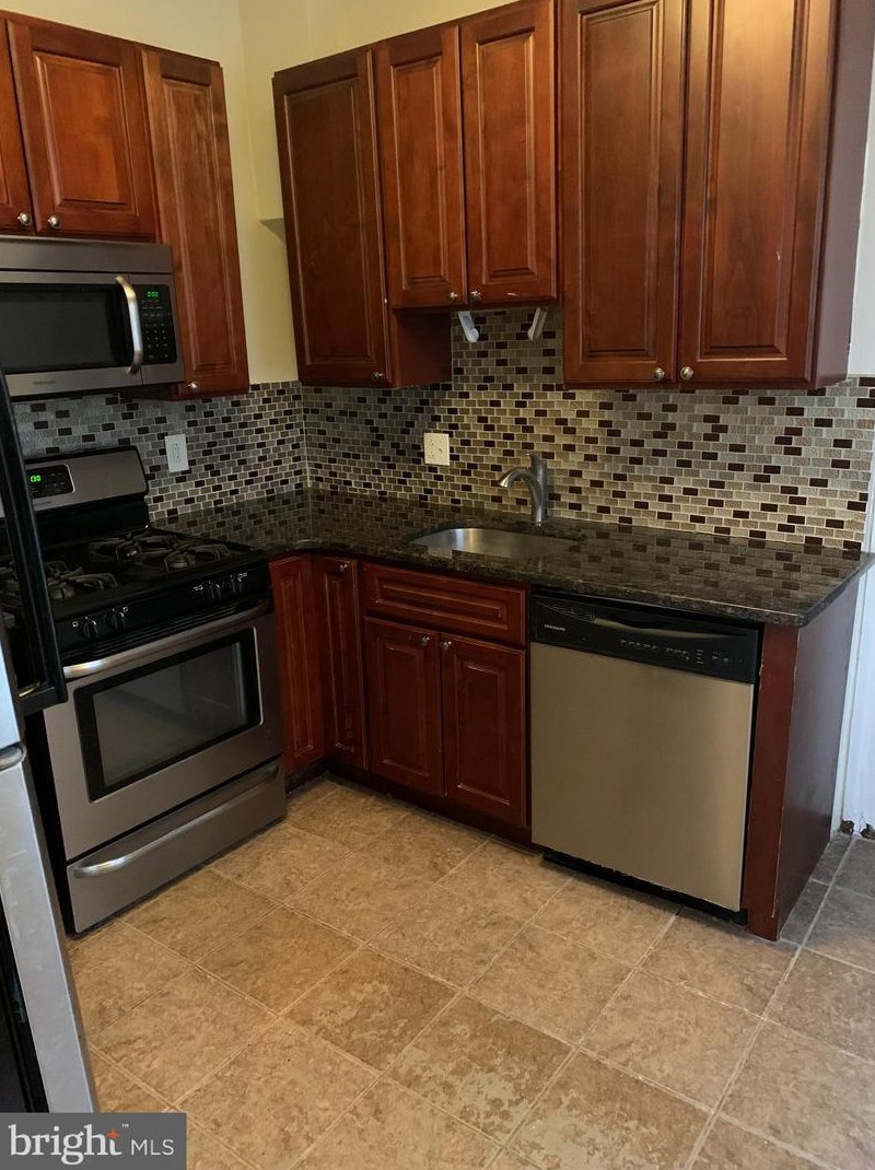 2928 Nicholas St, Philadelphia PA  19121-2726 exterior