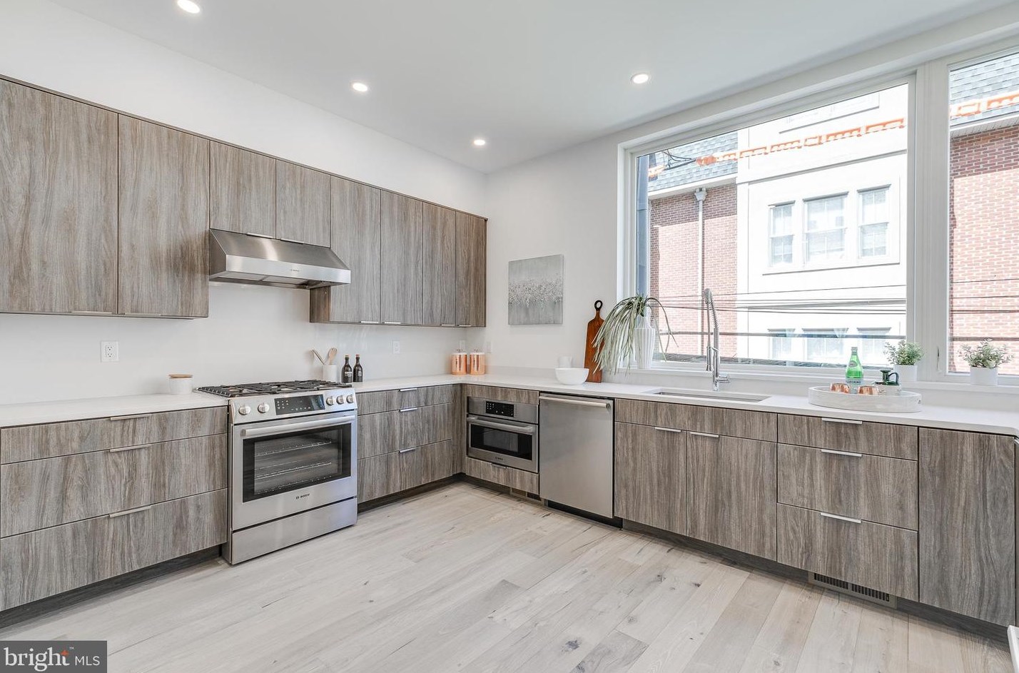 310 Poplar St, Philadelphia PA  19123-2215 exterior