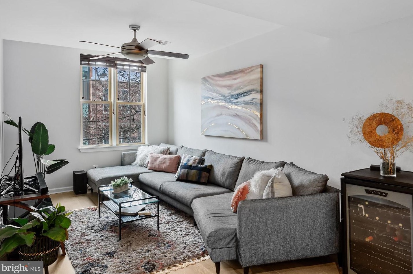 242 Monroe St, Philadelphia PA  19147-3309 exterior