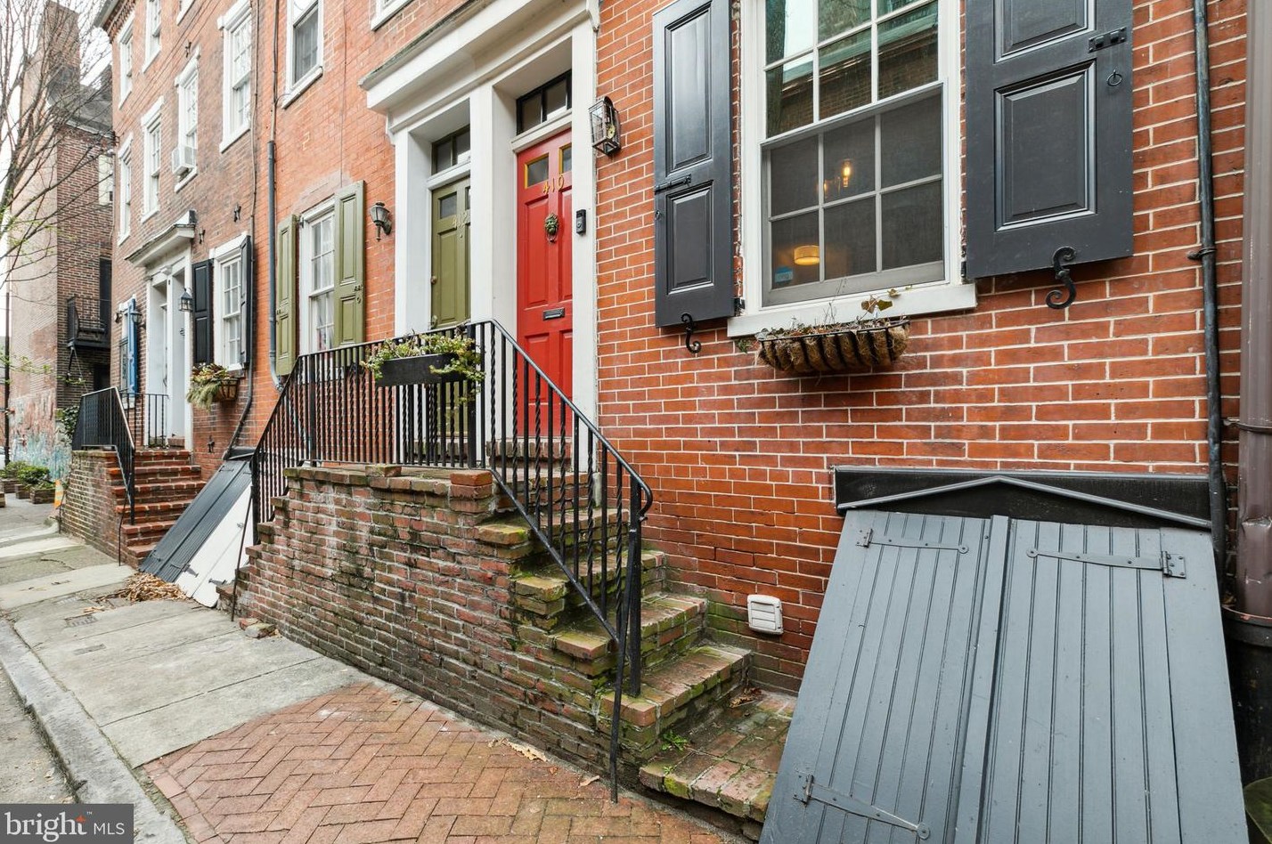 410 S Iseminger St, Philadelphia, PA 19147