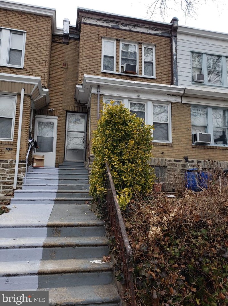 305 Godfrey Ave, Philadelphia, PA 19120-1618