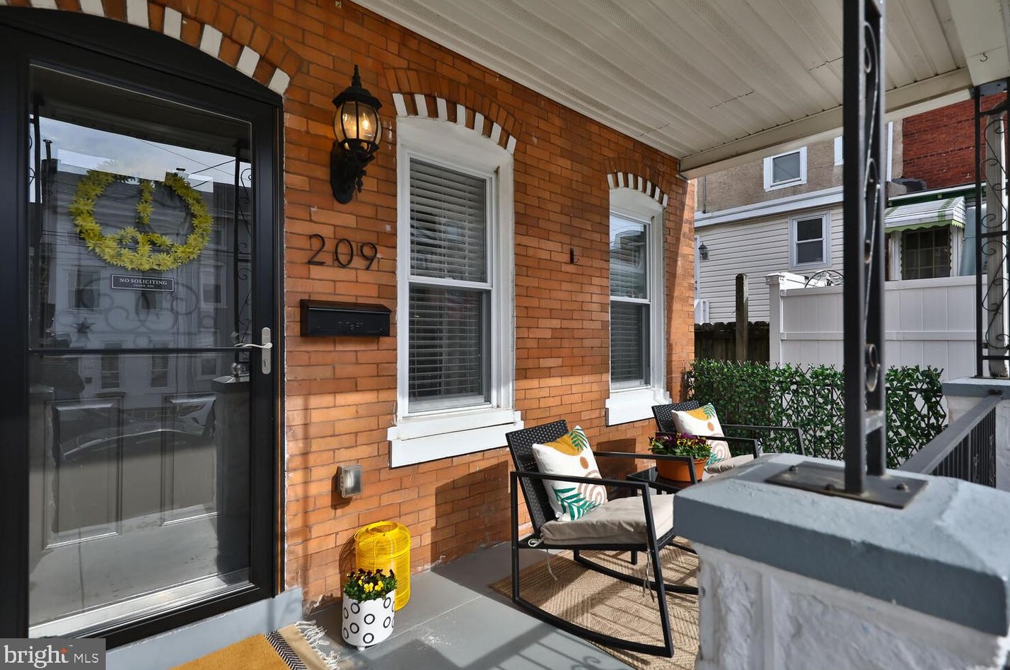 209 Ripka St, Philadelphia PA  19127-1103 exterior