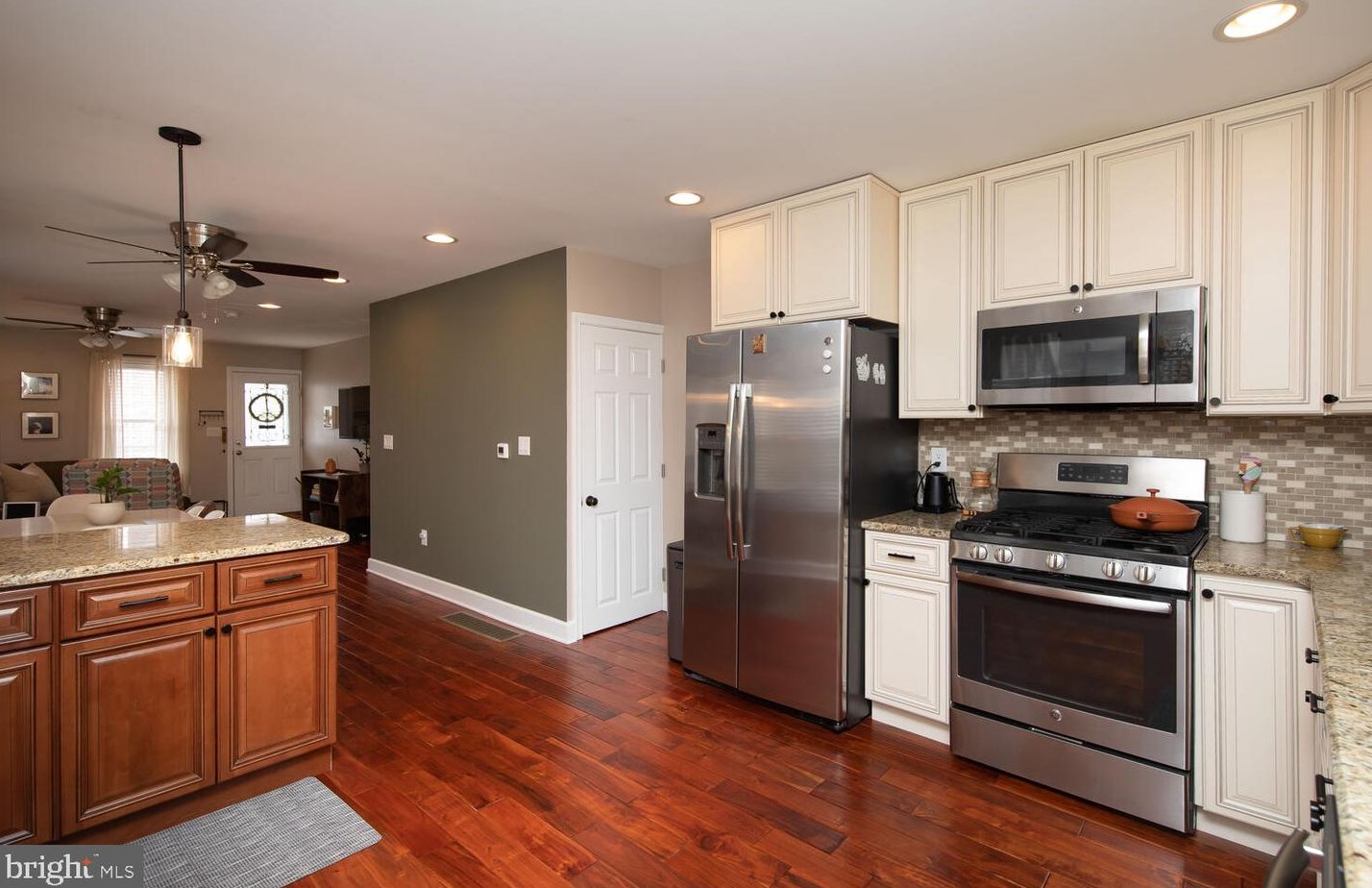 209 Ripka St, Philadelphia PA  19127-1103 exterior