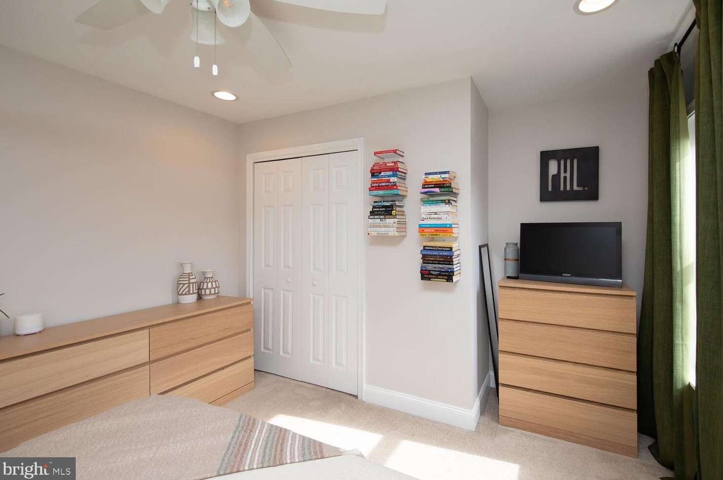 209 Ripka St, Philadelphia PA  19127-1103 exterior