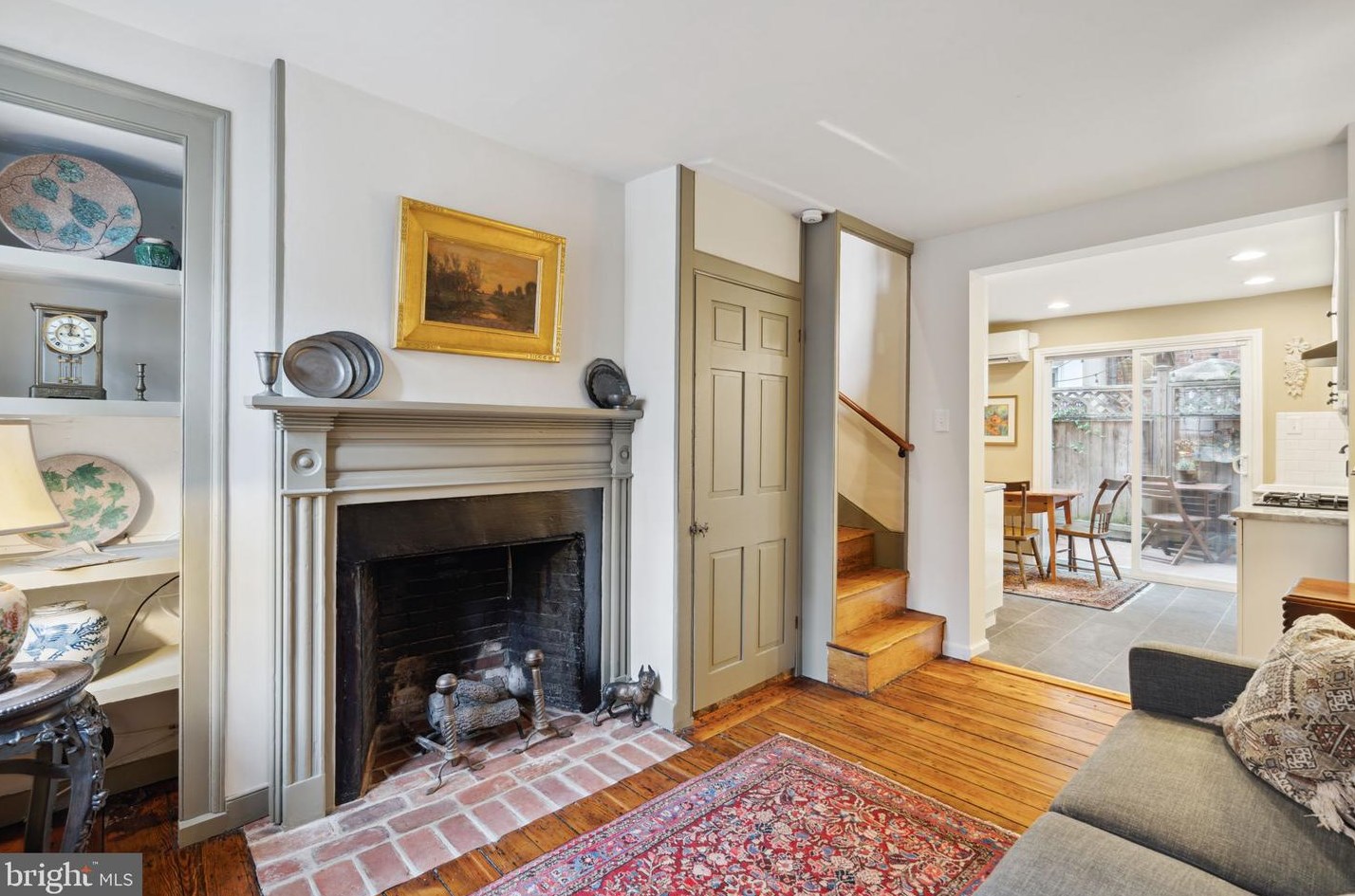 322 Fawn St, Philadelphia, PA 19107-5913