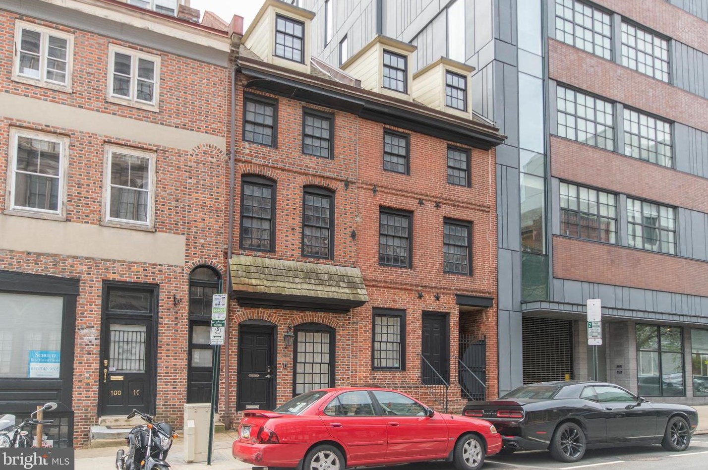 104 Arch St, Philadelphia, PA 19106-2220