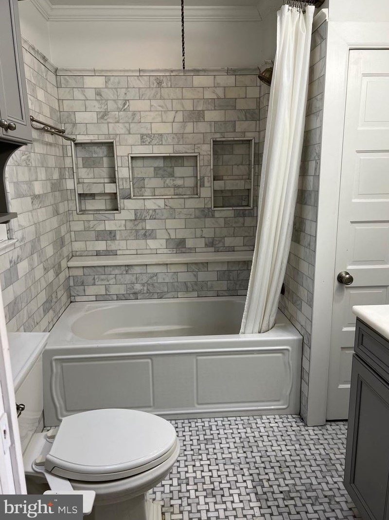 6469 Morris Park Rd, Philadelphia, PA 19151-2404