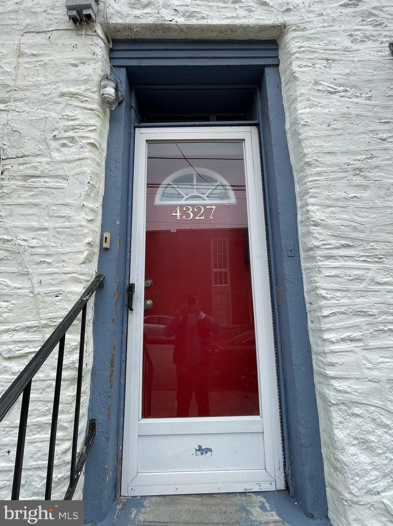 4327 Terrace St, Philadelphia, PA 19128-4936