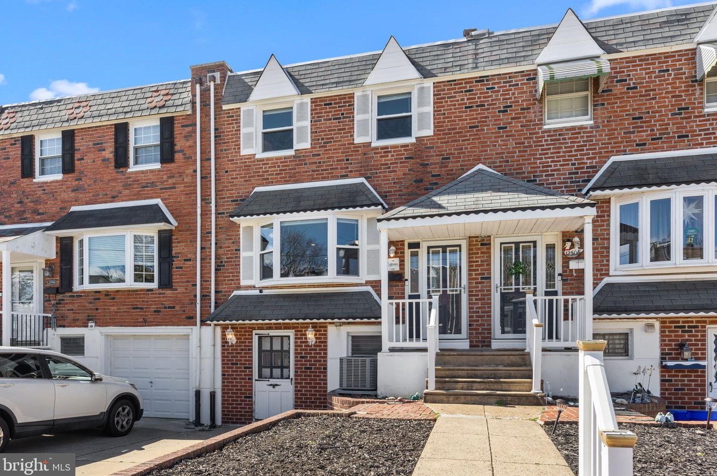 12506 Chilton Rd, Philadelphia, PA 19154-1306