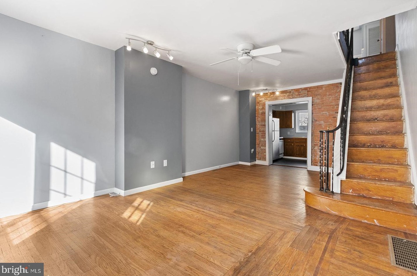 2009 S Darien St, Philadelphia, PA 19122