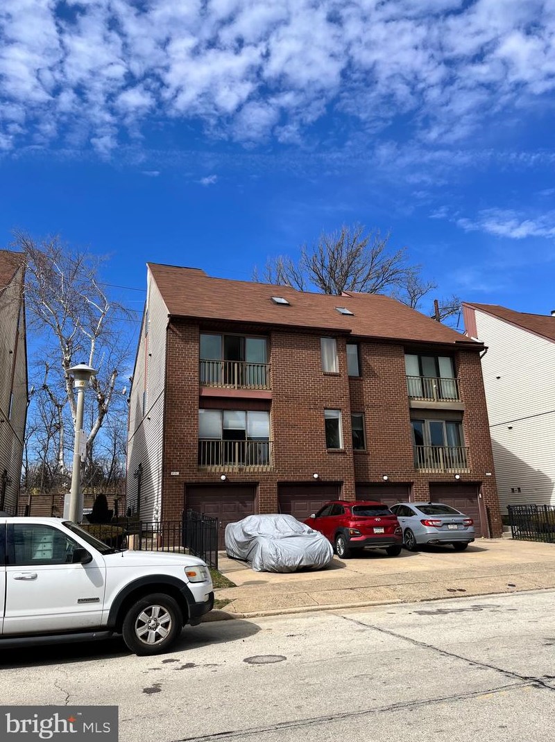 9560 James St, Philadelphia, PA 19114-3056