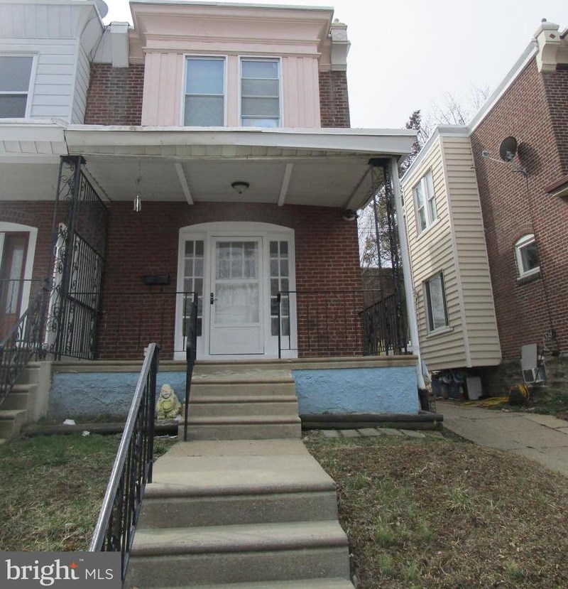 476 Robbins St, Philadelphia PA  19111-5646 exterior