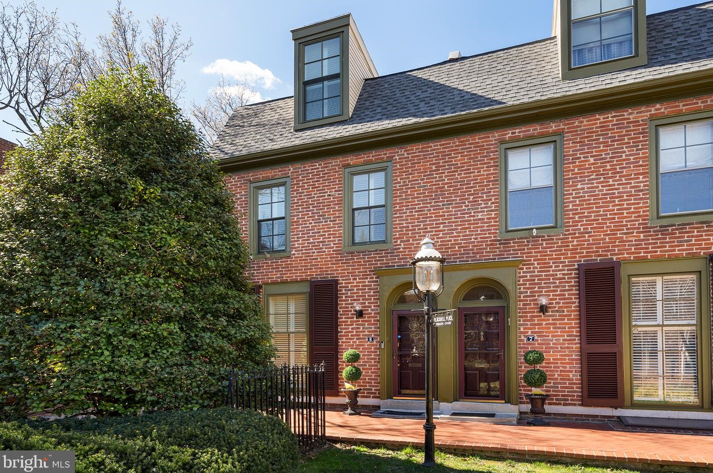 8 Blackwell Pl, Philadelphia, PA 19147