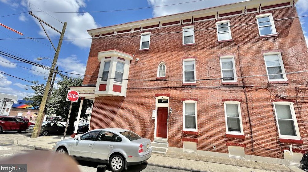 2528 Poplar St, Philadelphia PA  19130-1319 exterior