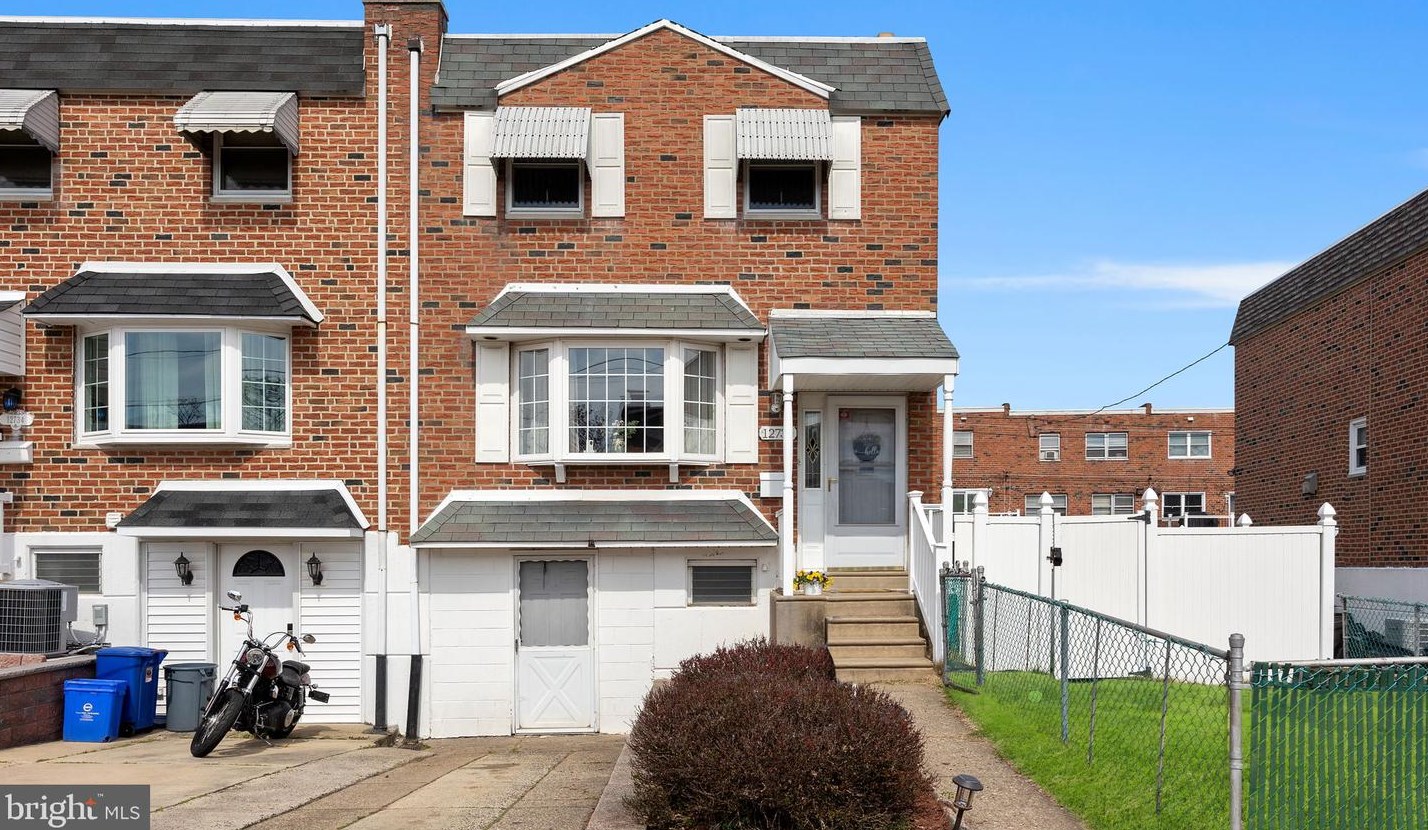 12736 Kenny Rd, Philadelphia, PA 19154-1412