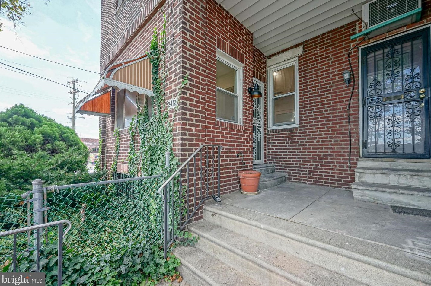 2412 S 24th St, Philadelphia, PA 19132