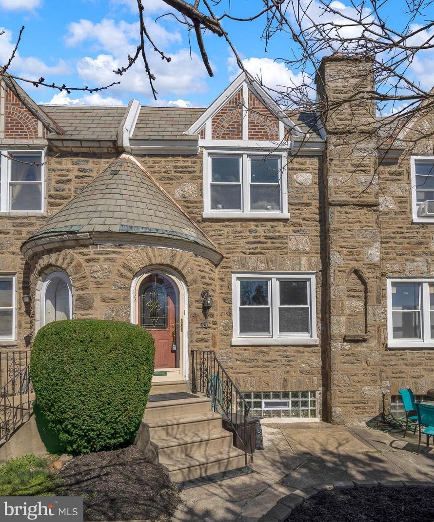 1237 Kerper St, Philadelphia, PA 19111-4927