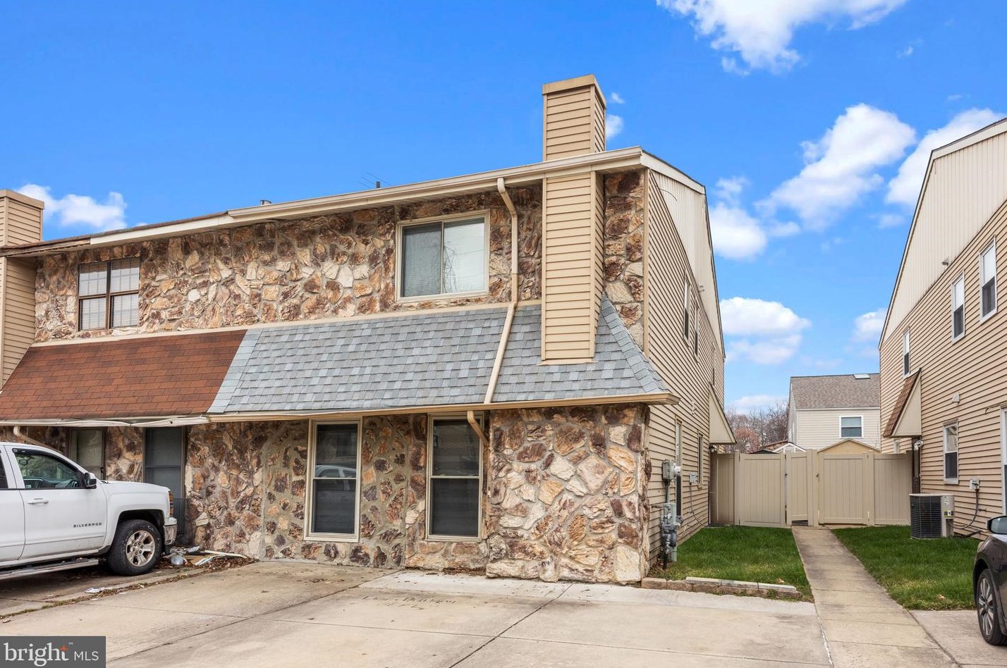 10214 Dedaker St, Philadelphia, PA 19116-3769
