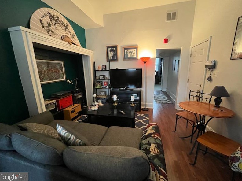 1838 Green St #2, Philadelphia, PA 19130