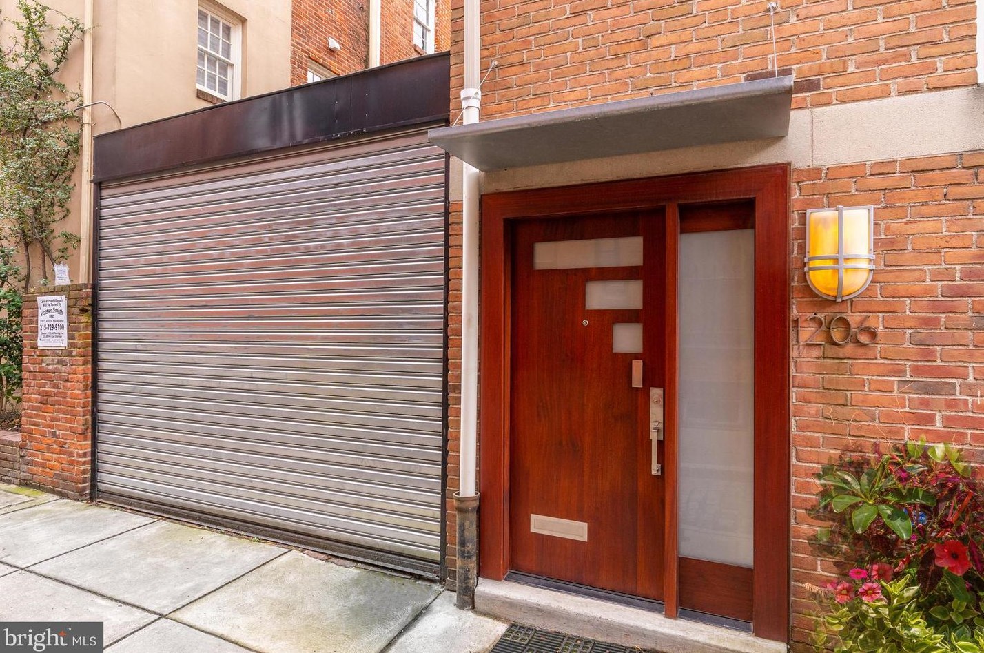 1206 Panama St, Philadelphia PA 19106-4107 exterior