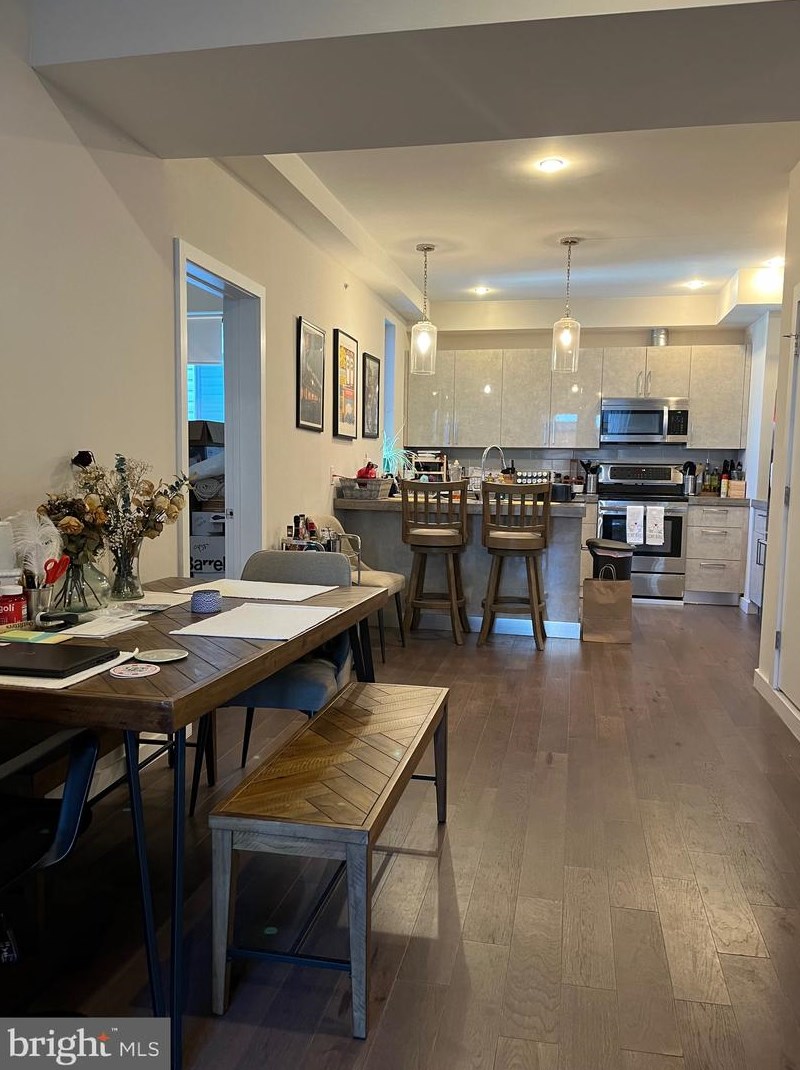938 New Market St #302, Philadelphia, PA 19123
