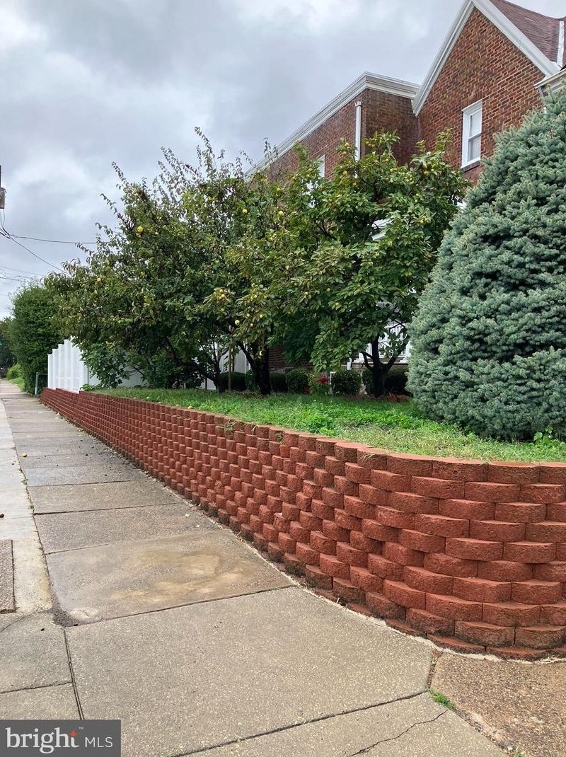 2338 Stanwood St, Philadelphia, PA 19152-2915
