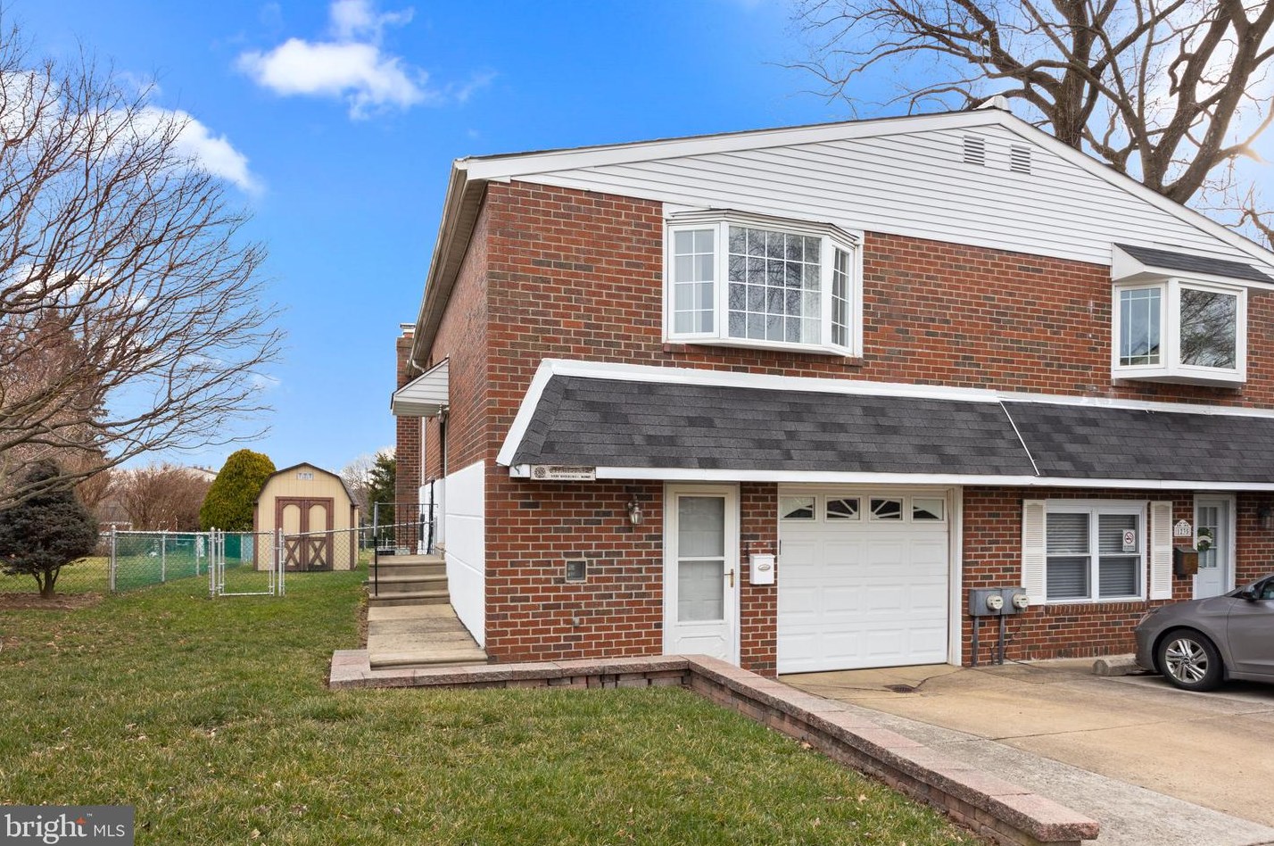 1233 Herschel Rd, Philadelphia, PA 19116-1405
