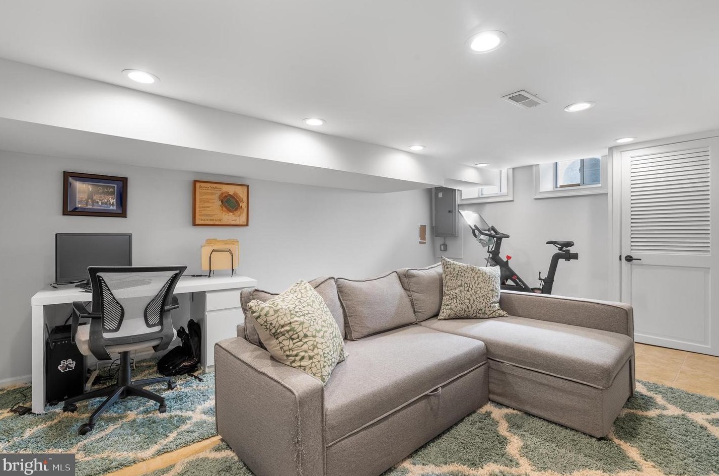 155 Kalos St, Philadelphia PA  19128-3831 exterior
