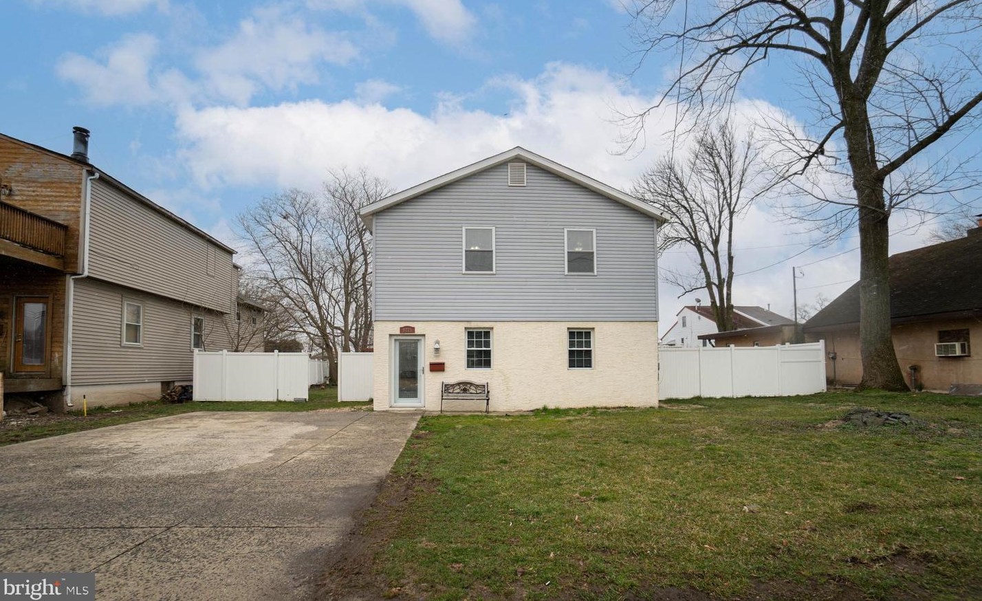 9225 Milnor St, Philadelphia, PA 19114-4220